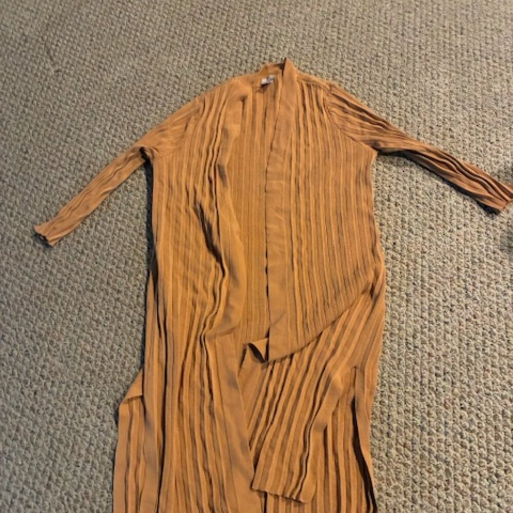 Light weight sweater